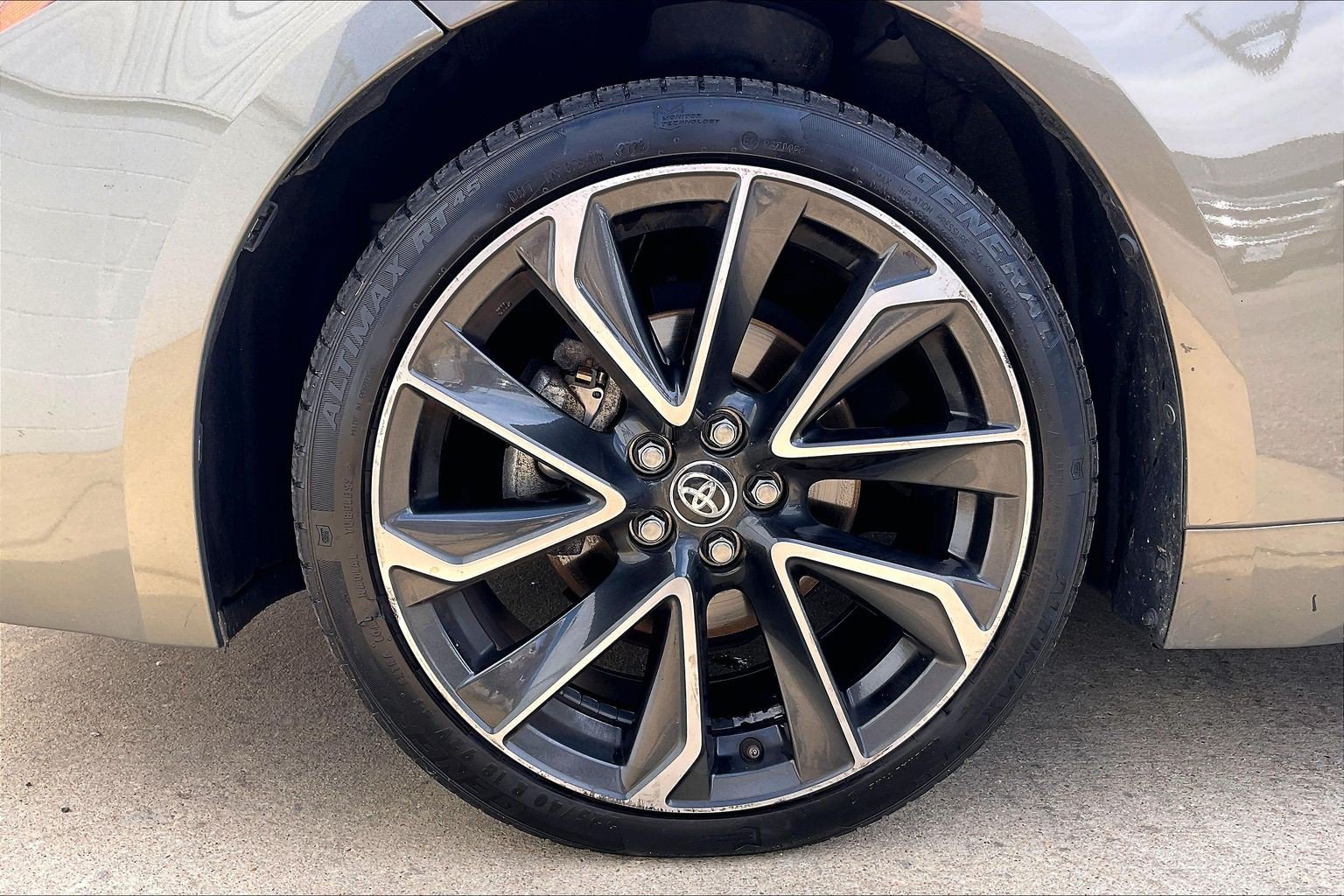 Used 2019 Toyota Corolla XSE FWD image 11