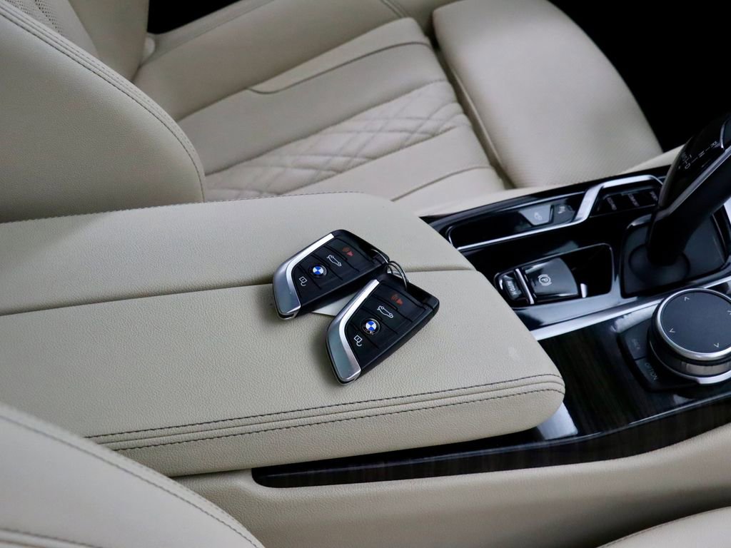 Used 2021 BMW 530i w/ Premium Package RWD image 36