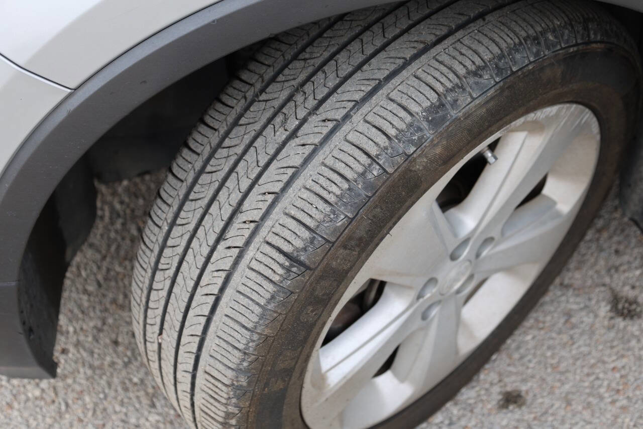 Used 2015 Buick Encore FWD image 25