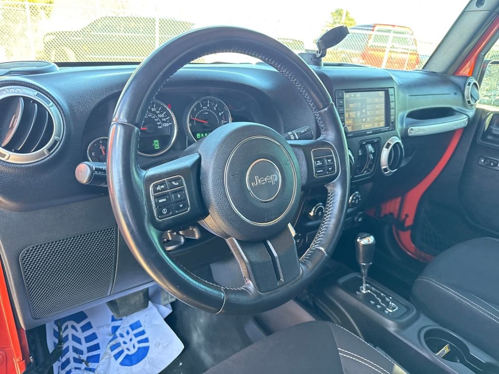 Used 2015 Jeep Wrangler Unlimited Sahara w/ Connectivity Group image 15