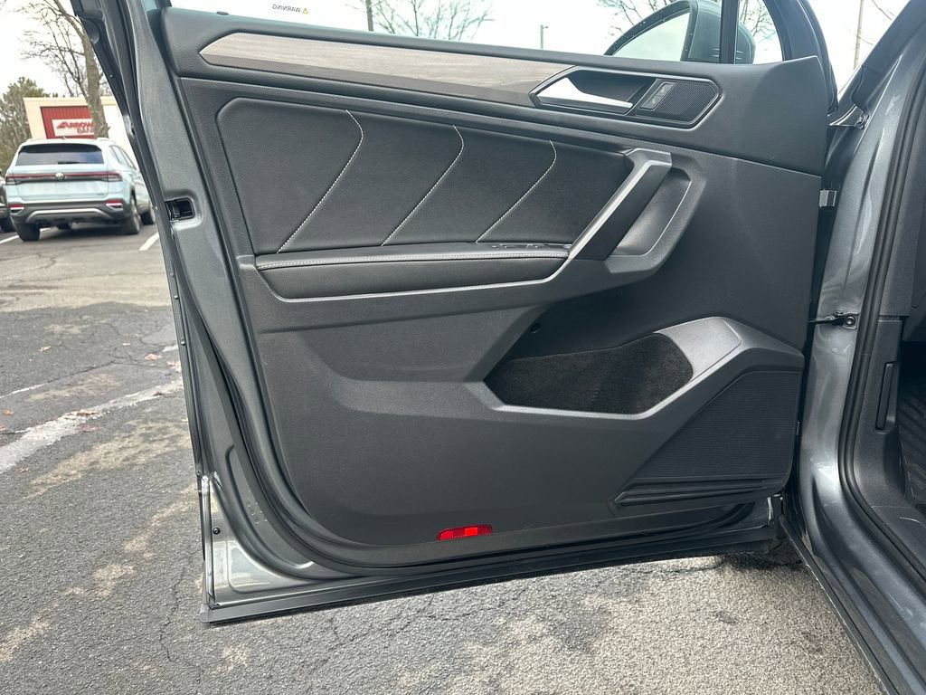 Used 2022 Volkswagen Tiguan SE image 5