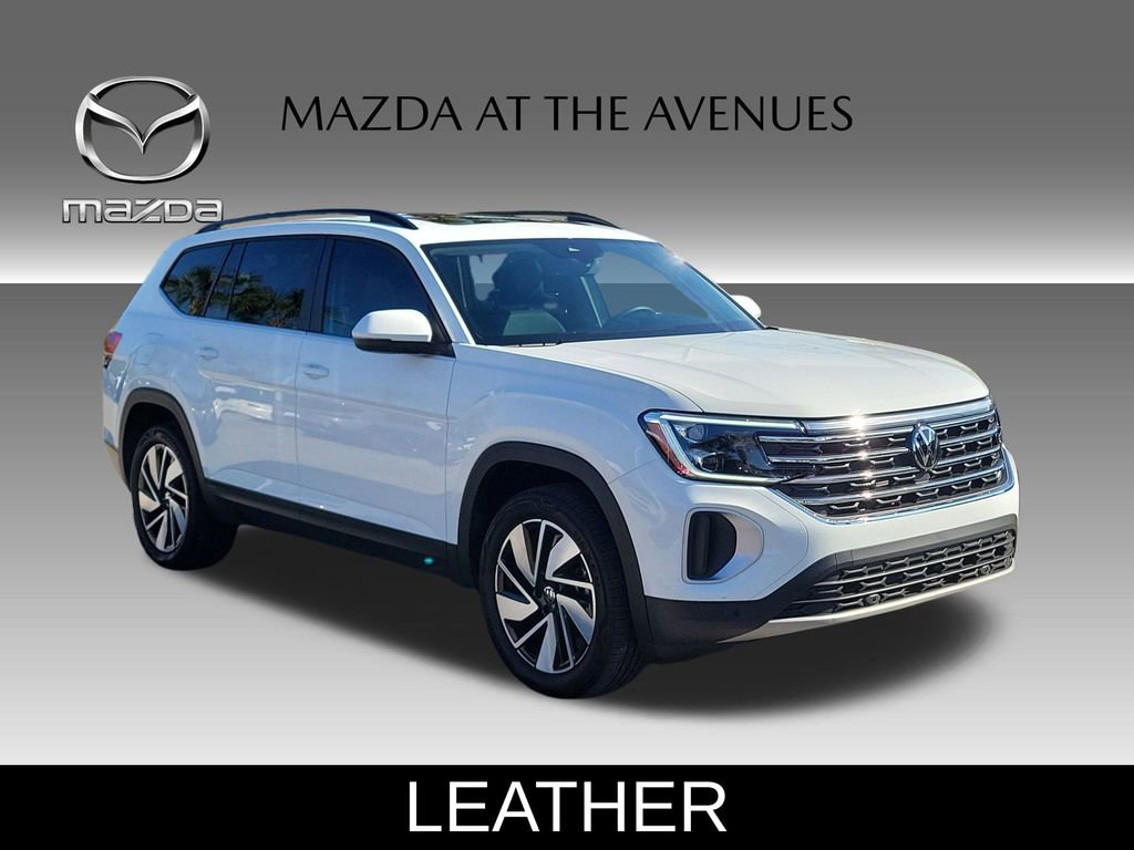 Used 2024 Volkswagen Atlas SE w/ Panoramic Sunroof Package FWD image 3