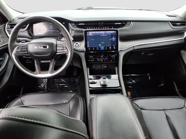 Used 2023 Jeep Grand Cherokee Limited w/ Black Appearance Package AWD/4WD image 18