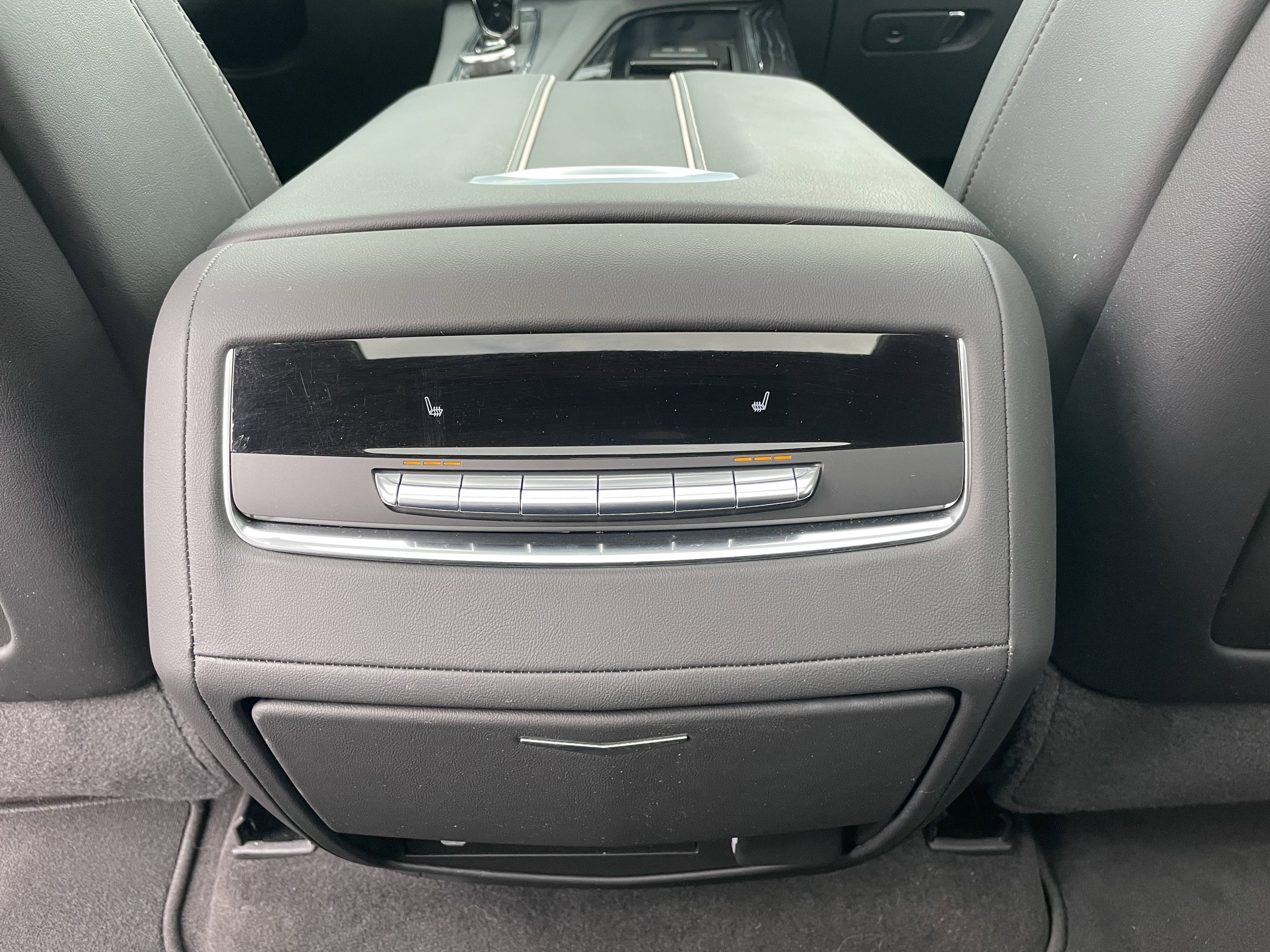 Used 2024 Cadillac Escalade Sport w/ LPO, ONYX Package image 26