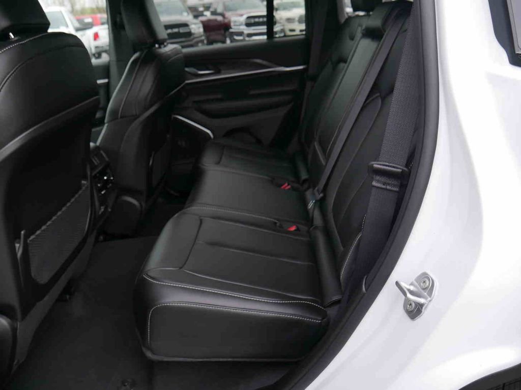 New 2025 Jeep Grand Cherokee Limited 4xe image 11