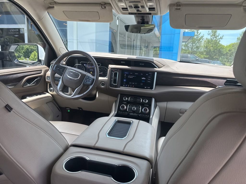 Used 2021 GMC Yukon XL Denali w/ Denali Premium Package AWD/4WD image 11
