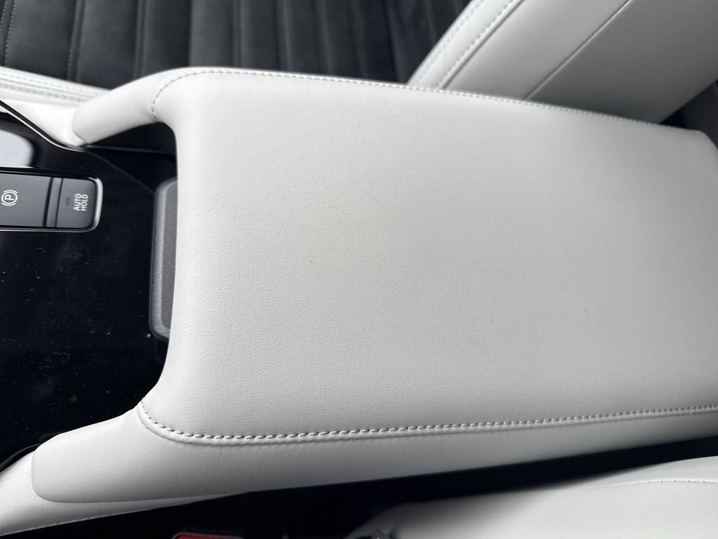 New 2025 Mitsubishi Outlander SE image 40