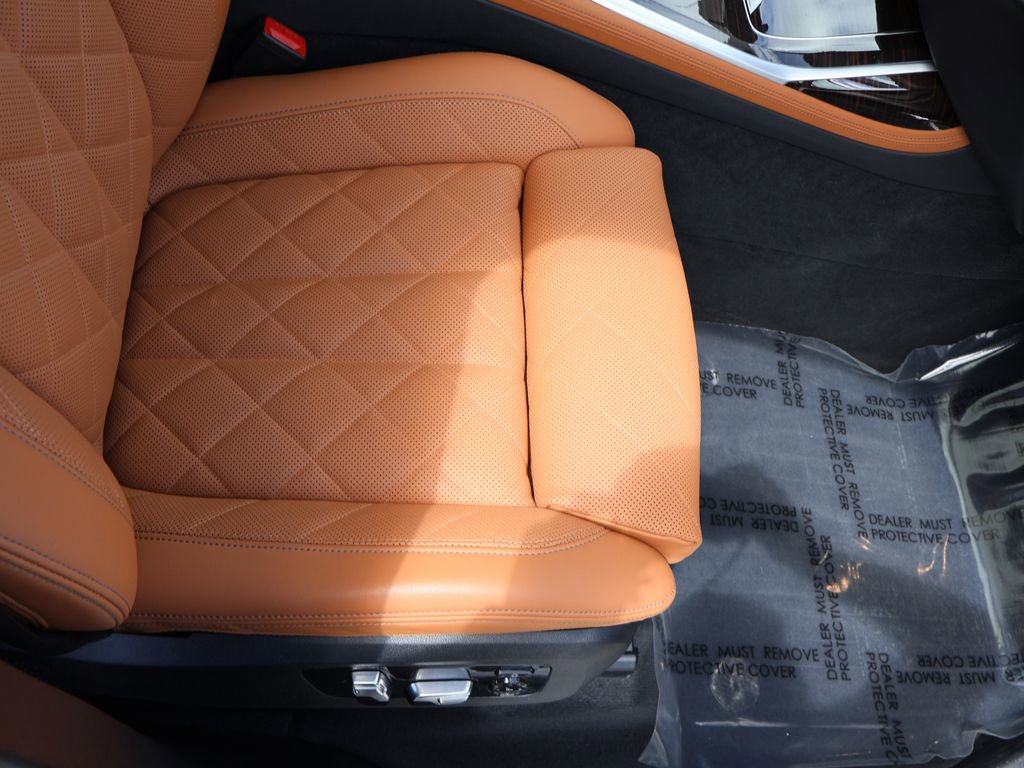 Used 2023 BMW X7 xDrive40i w/ Executive Package image 38