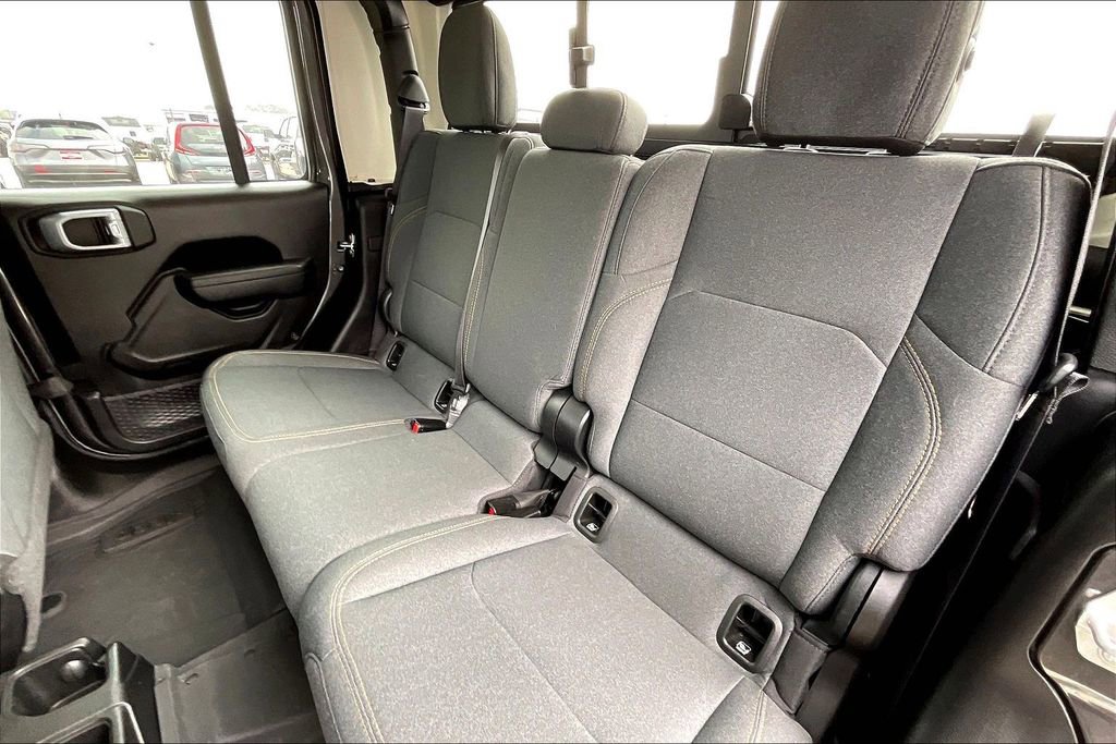 Used 2024 Jeep Gladiator Willys image 19