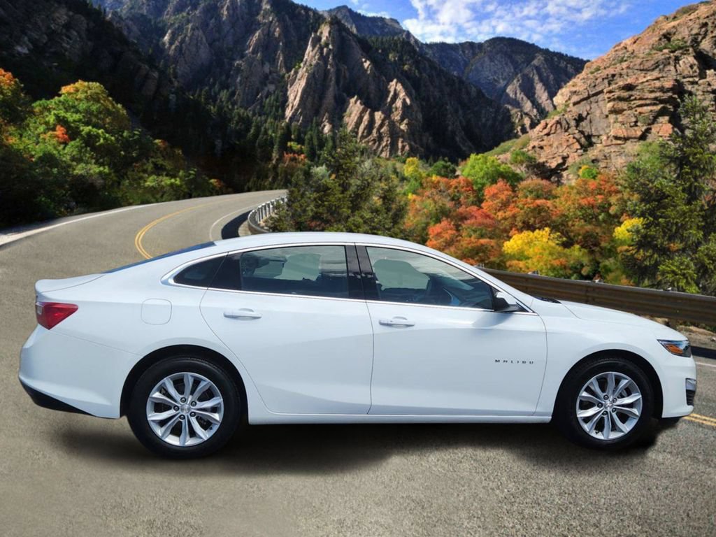 Used 2025 Chevrolet Malibu LT FWD image 2