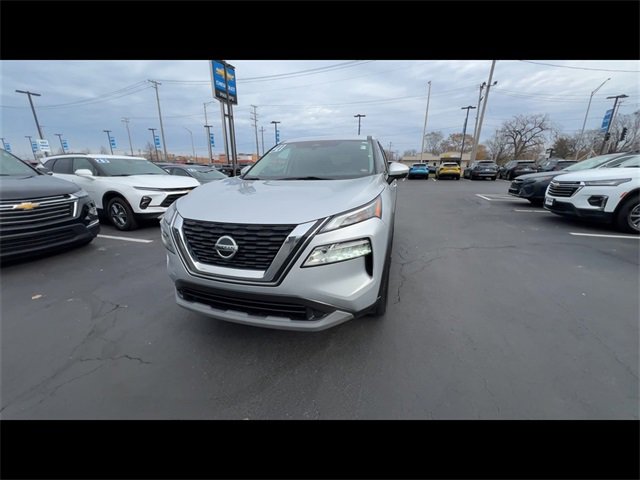 Used 2021 Nissan Rogue SV image 3