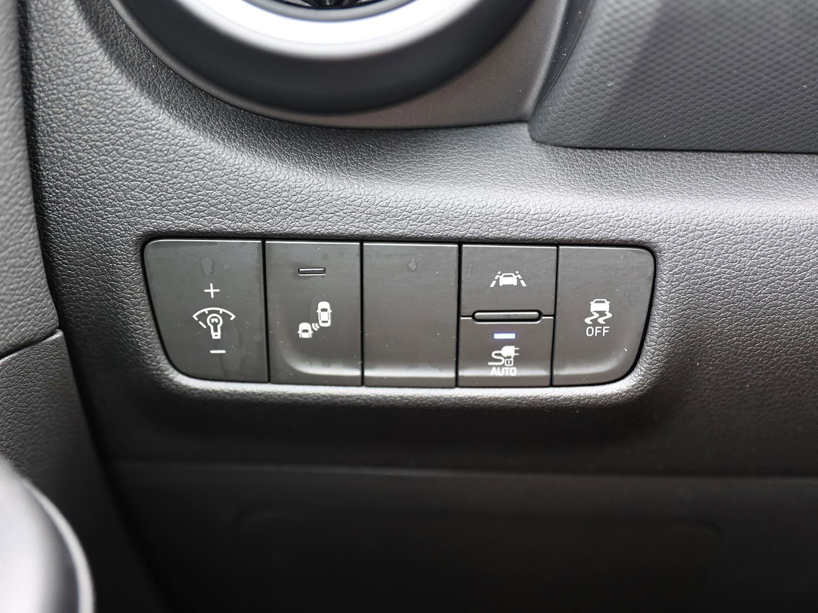 Certified 2021 Hyundai Kona Limited FWD image 33