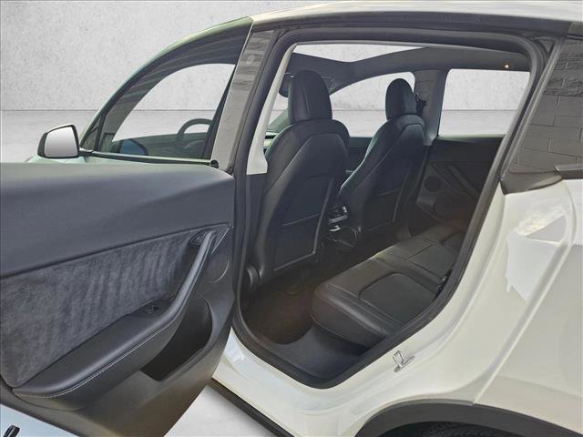 Used 2022 Tesla Model Y Long Range image 14