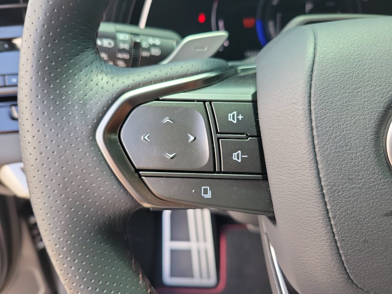 Used 2024 Lexus RX 500h F Sport w/ Convenience Package AWD/4WD image 19