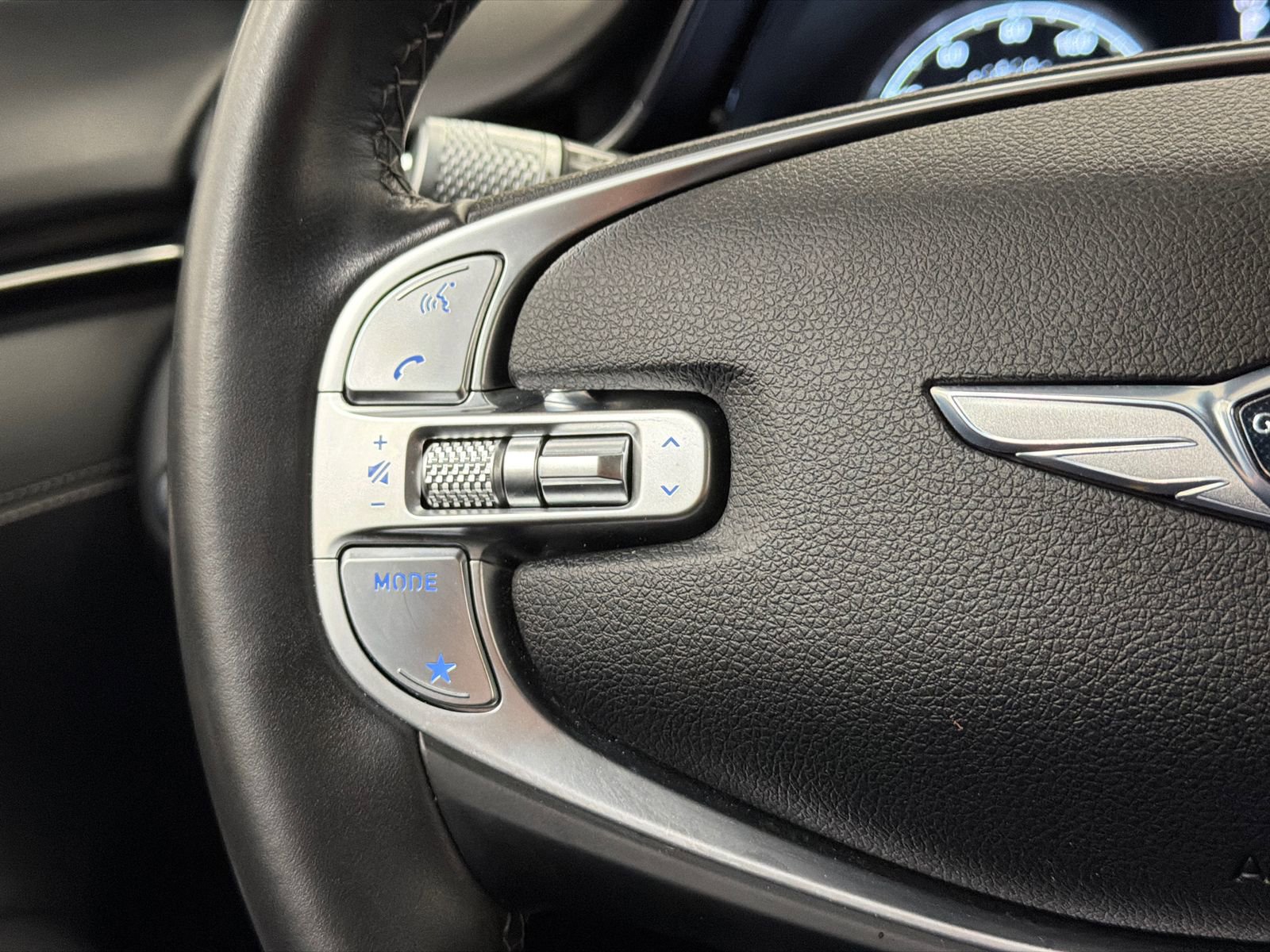 Used 2025 Genesis GV70 2.5T image 22