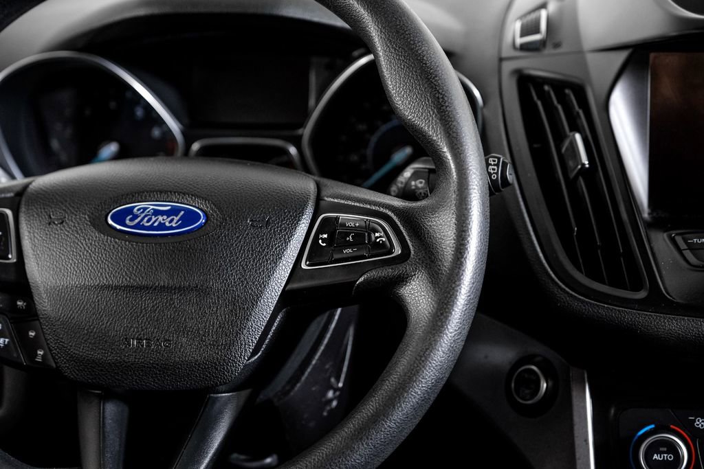 Used 2019 Ford Escape SE image 16