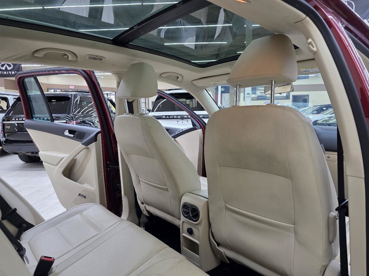 Used 2014 Volkswagen Tiguan SEL FWD image 23