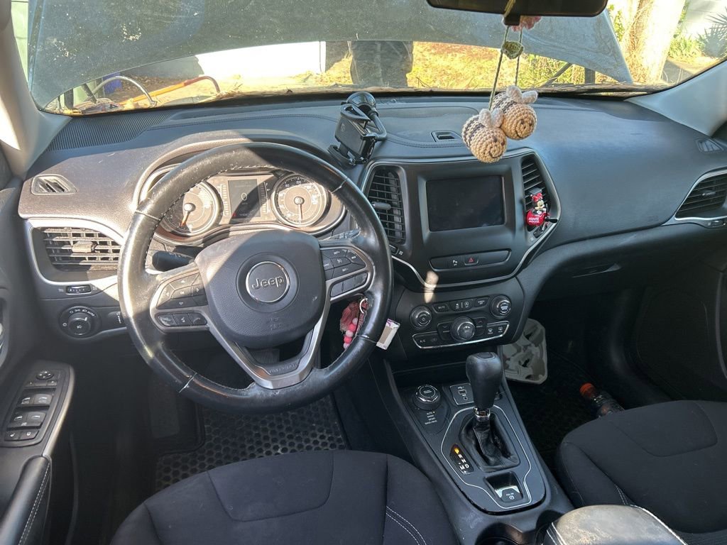 Used 2019 Jeep Cherokee Latitude w/ Cold Weather Group video 3