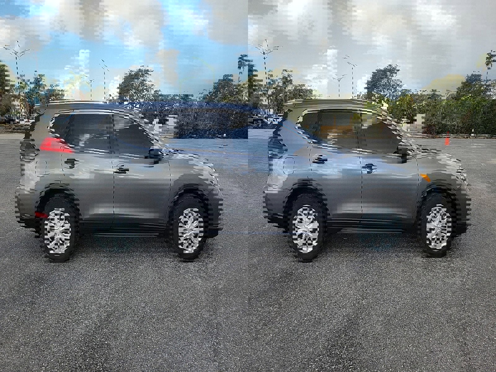 Used 2017 Nissan Rogue S image 5