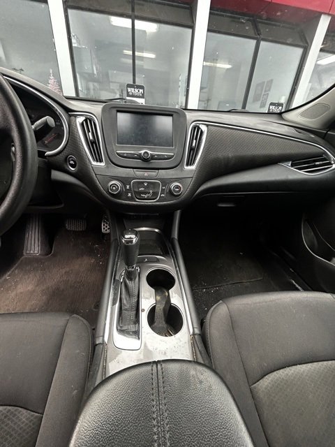 Used 2017 Chevrolet Malibu LT image 8