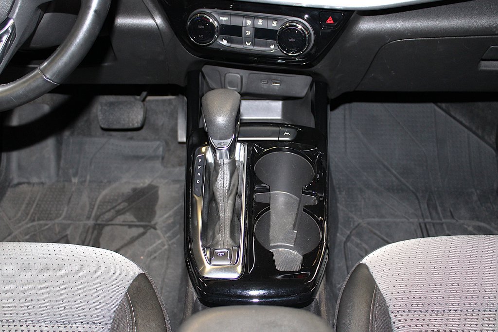 Used 2025 Chevrolet Trax LT w/ LT Convenience Package FWD image 21
