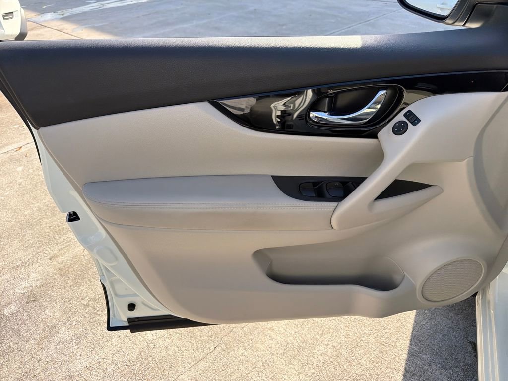 Used 2022 Nissan Rogue Sport SL image 17