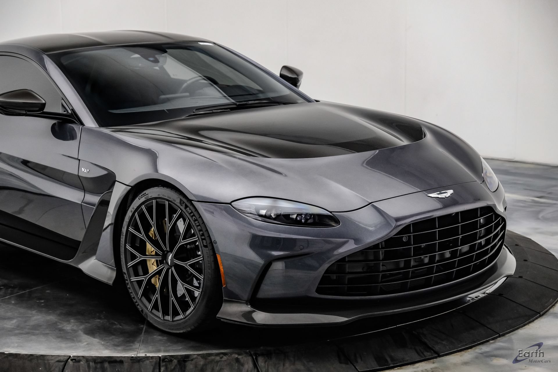 Used 2023 Aston Martin V12 Vantage RWD image 32