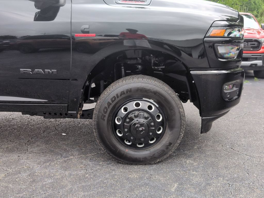 New 2026 RAM 3500 Big Horn AWD/4WD image 9