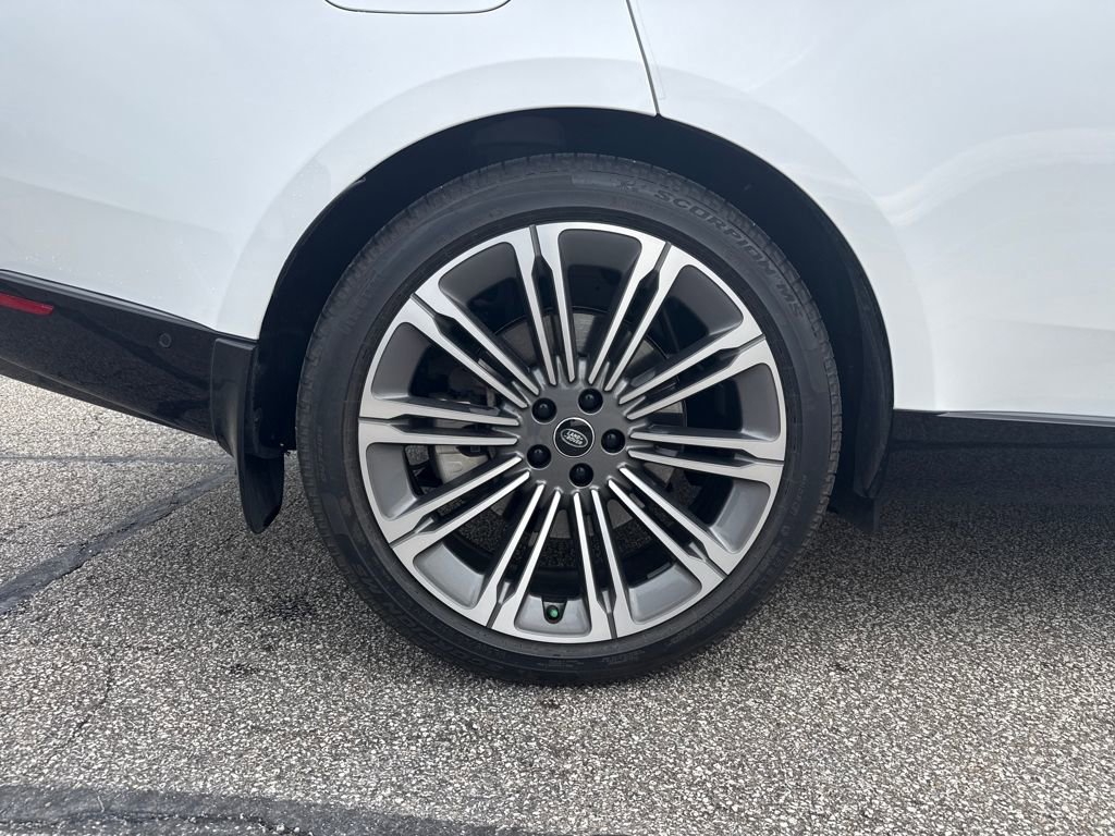 Used 2025 Land Rover Range Rover SE image 27