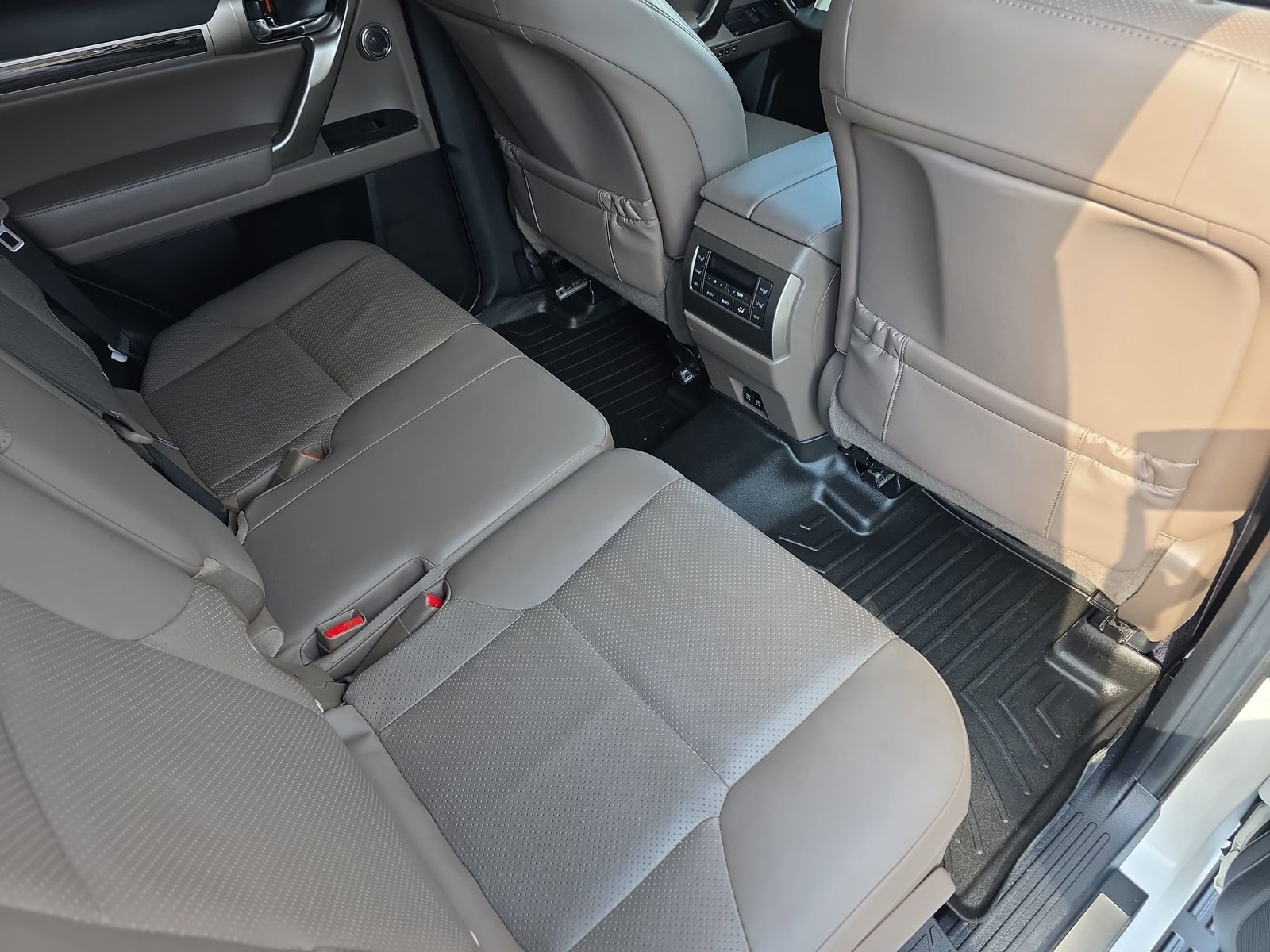 Used 2020 Lexus GX 460 Luxury w/ Accessory Package image 11