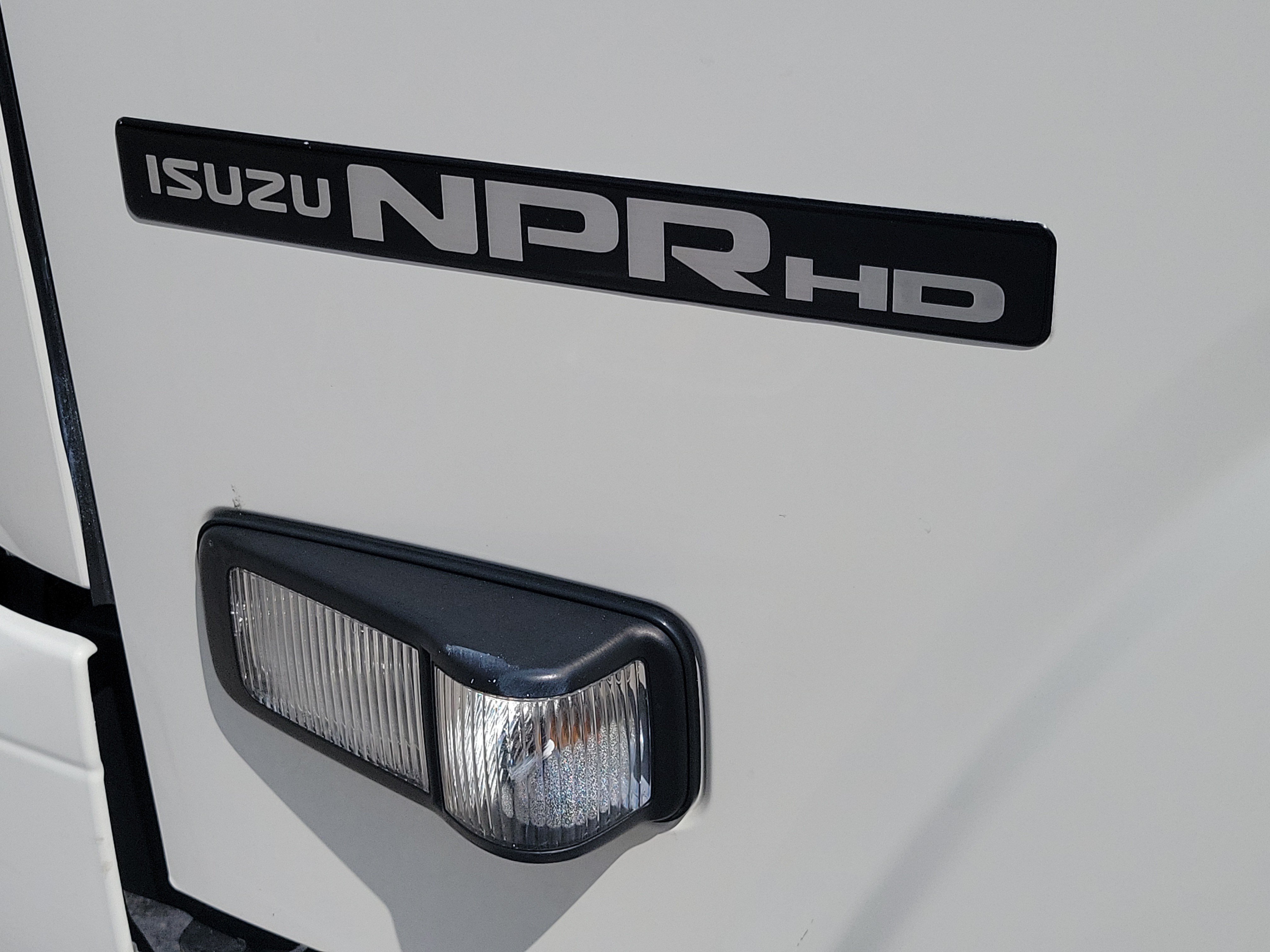Used 2021 Isuzu NPR RWD image 13