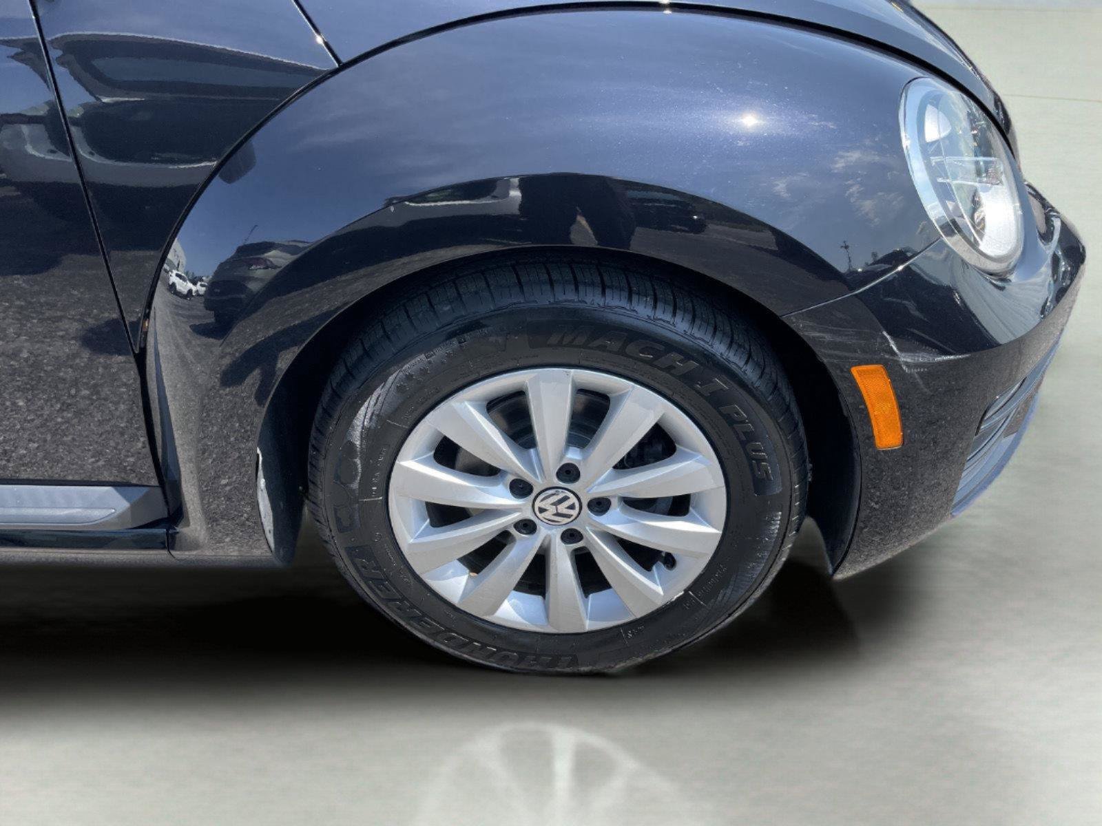 Used 2018 Volkswagen Beetle 2.0T FWD image 12
