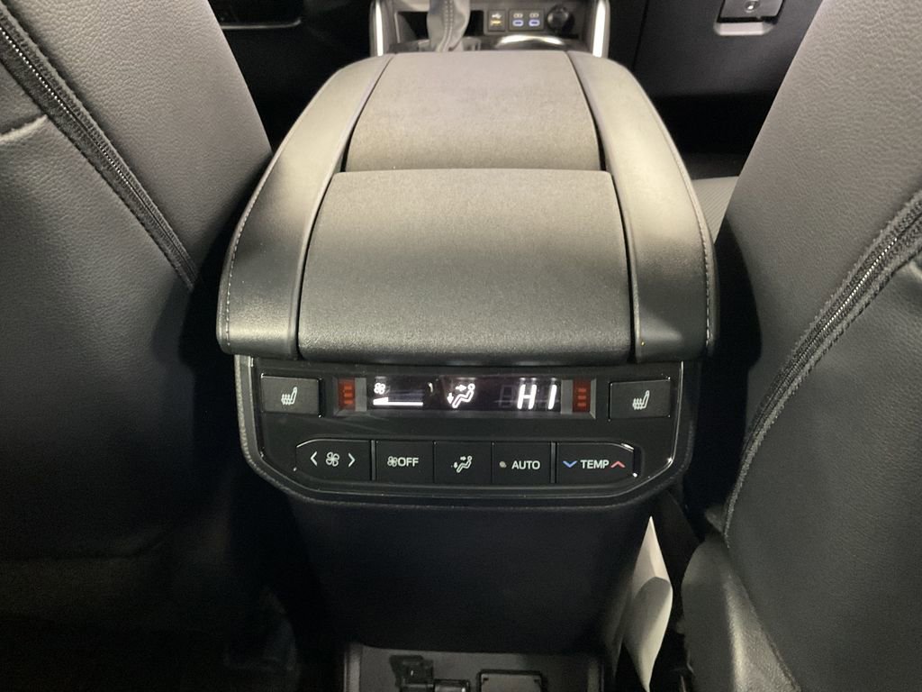 New 2026 Toyota Highlander Platinum image 10