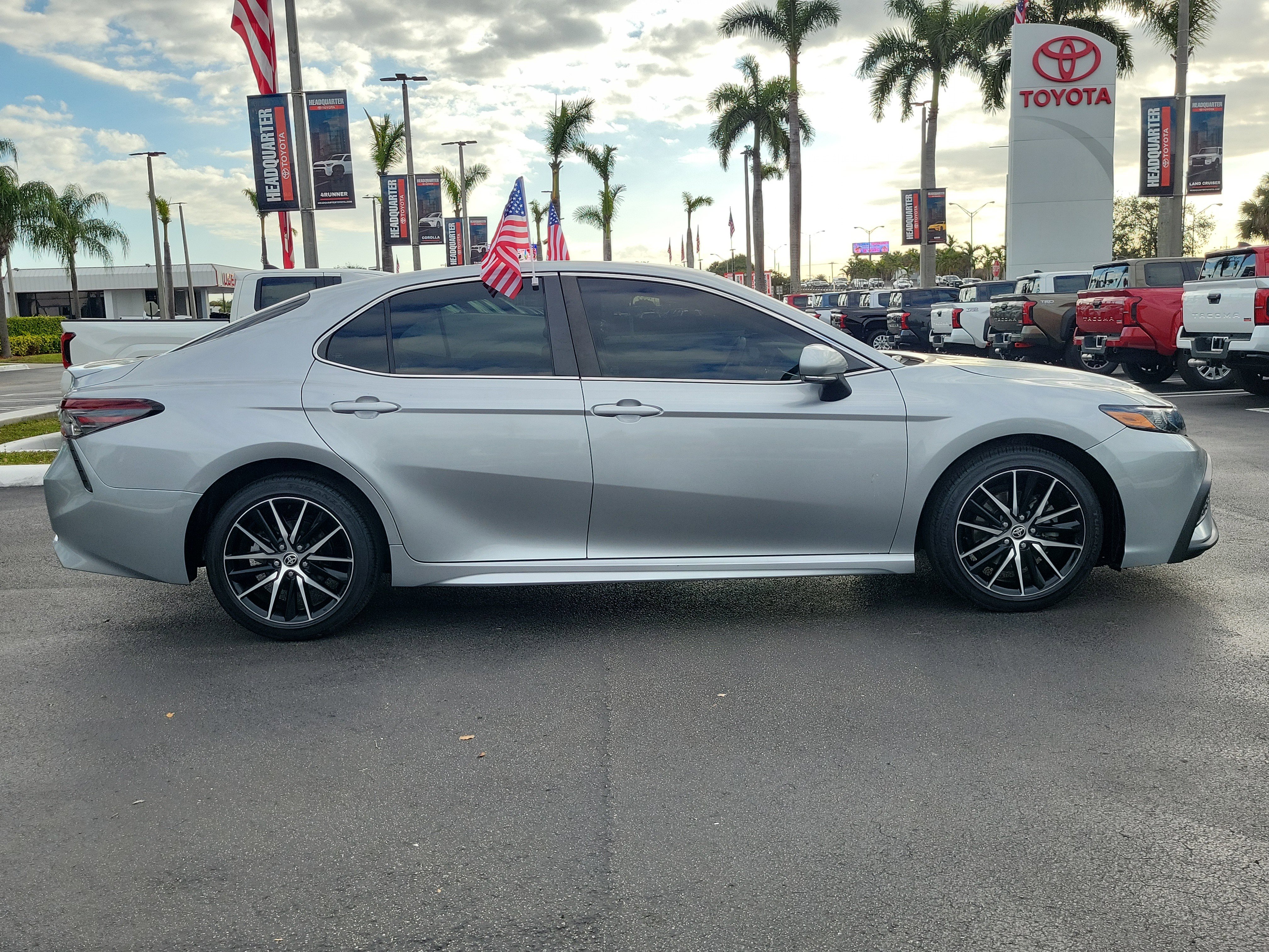 Used 2022 Toyota Camry SE image 13