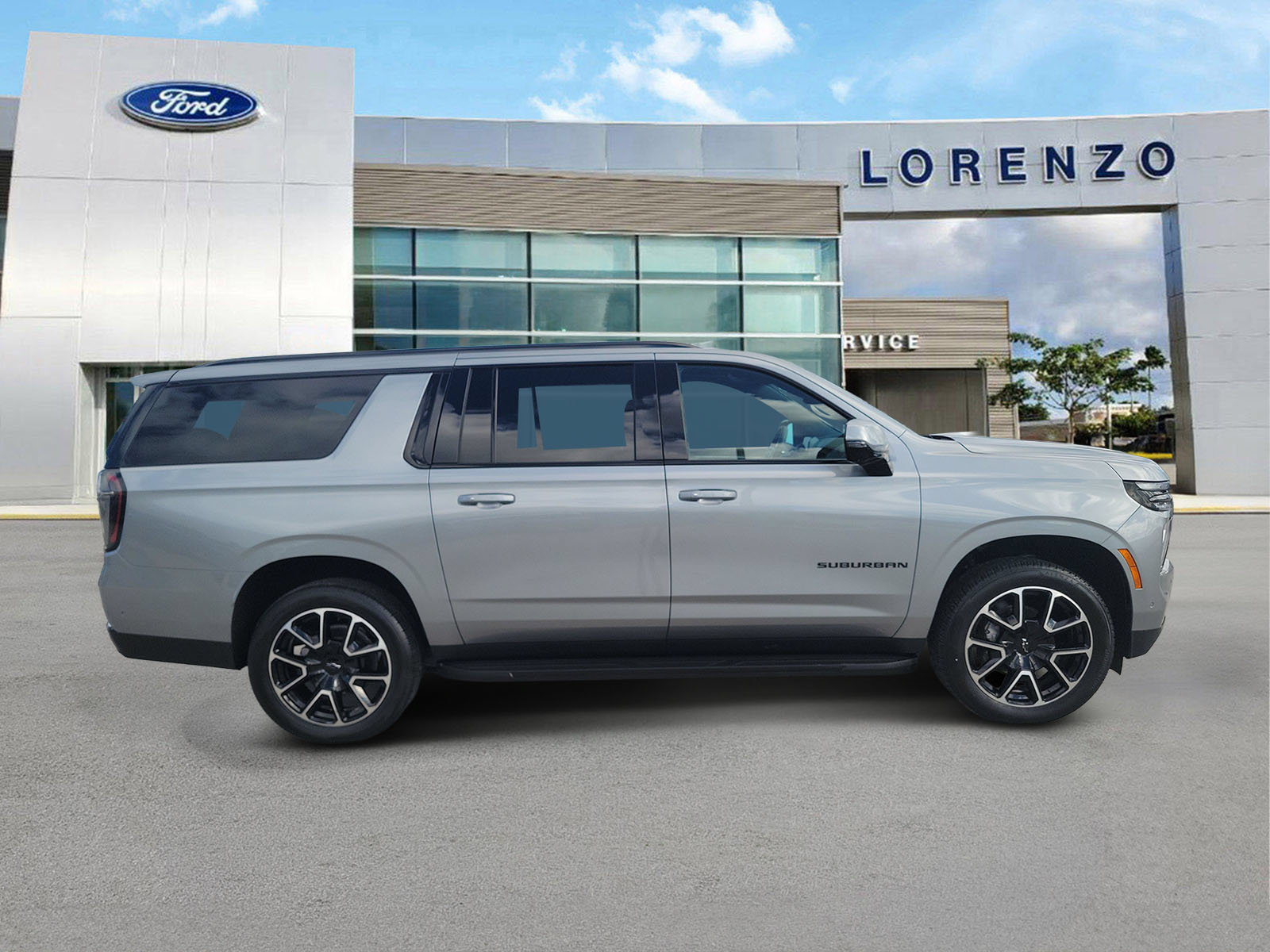 Used 2025 Chevrolet Suburban RST w/ Comfort Package RWD image 4