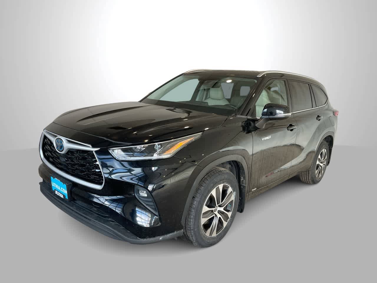 Used 2021 Toyota Highlander XLE AWD/4WD image 1