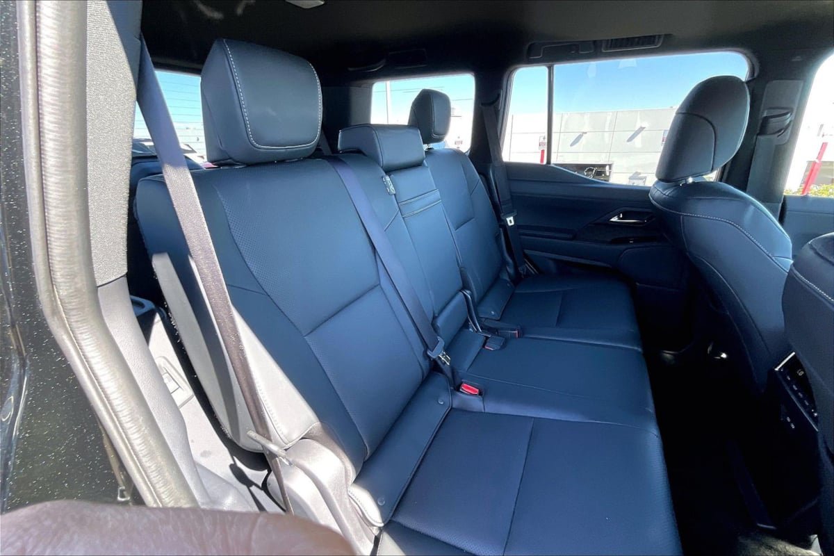Used 2024 Lexus GX 550 w/ Accessory Package (Z1) AWD/4WD image 27