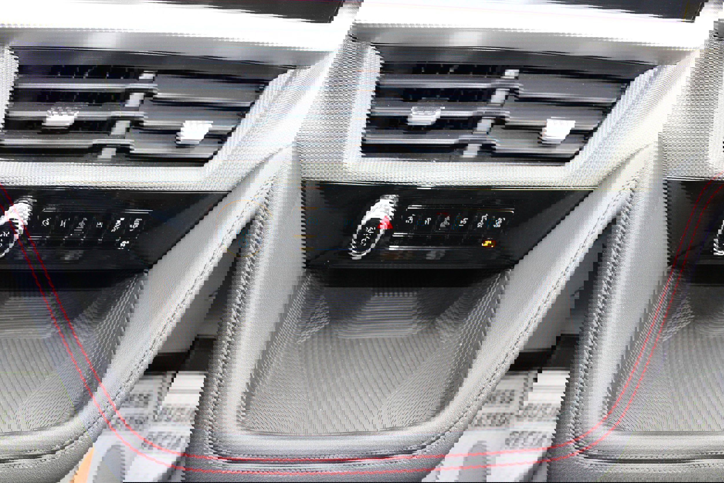 Used 2025 Ford Explorer ST-Line w/ ST-Line Street Pack image 27