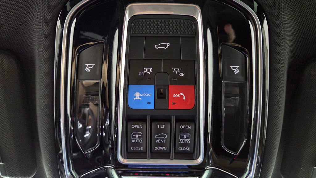 Used 2023 Jeep Grand Cherokee Summit w/ Adv Protech Group IV AWD/4WD image 32