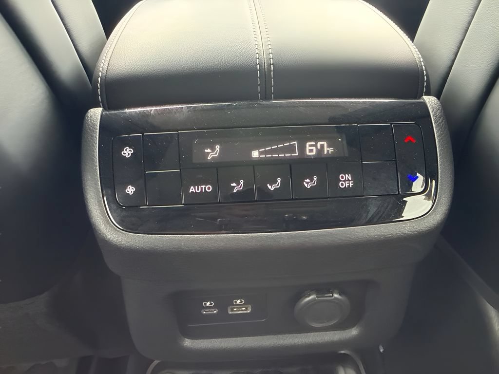 Used 2023 INFINITI QX60 Luxe w/ Vision Package FWD image 14