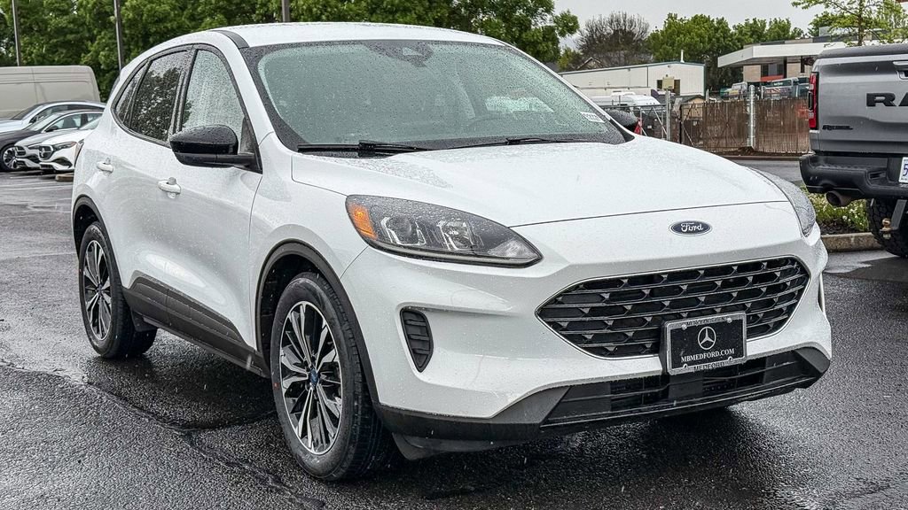 Used 2022 Ford Escape SE w/ SE Sport Appearance Package FWD image 5