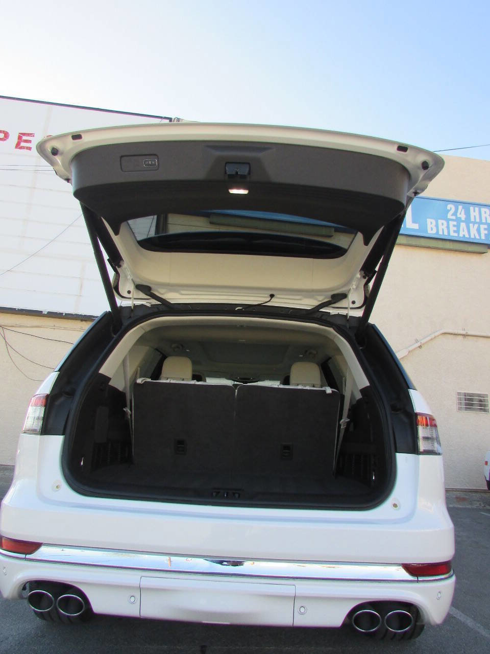 Used 2020 Lincoln Aviator Black Label Grand Touring w/ Class IV Trailer Tow Package image 26