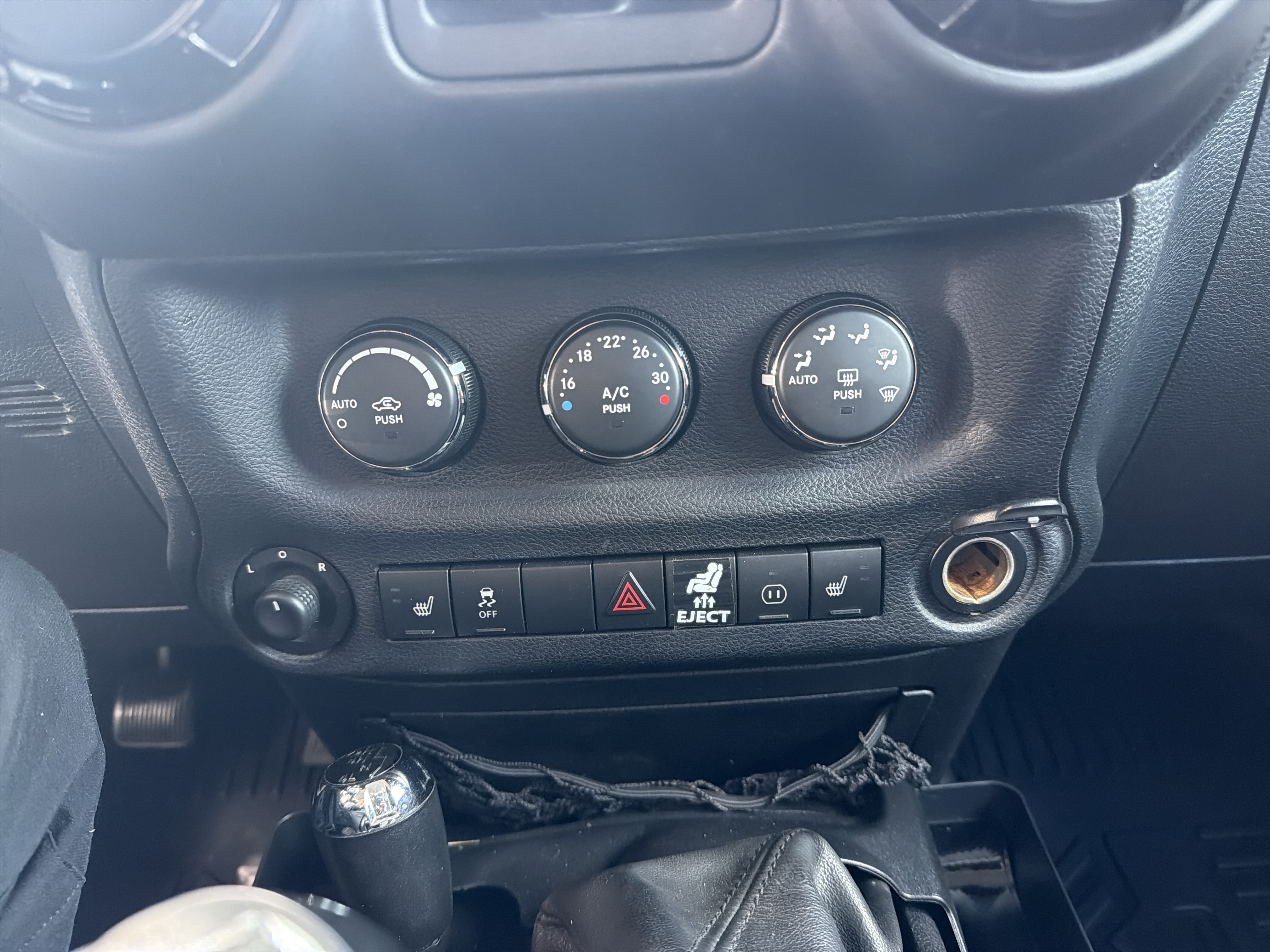 Used 2012 Jeep Wrangler Unlimited Sahara AWD/4WD image 24