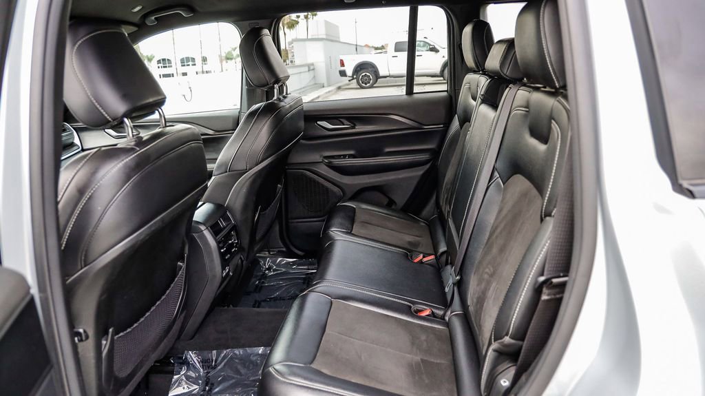 Used 2024 Jeep Grand Cherokee Altitude image 22