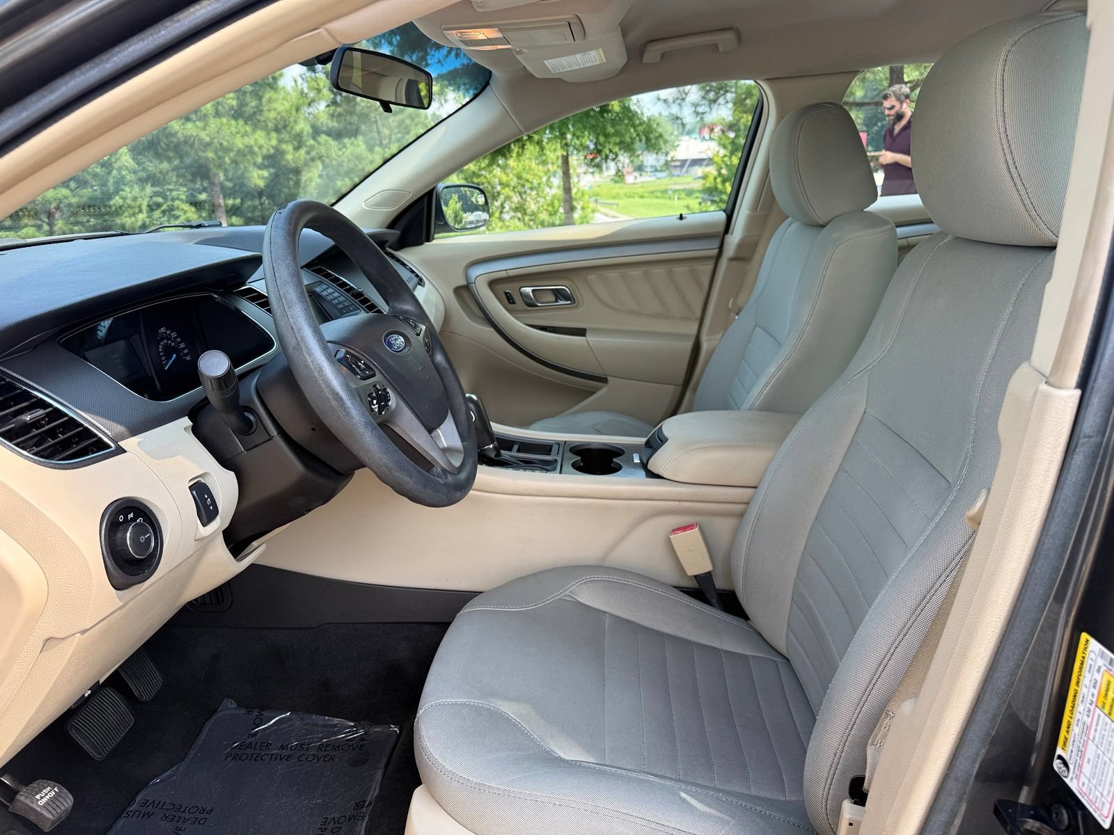 Used 2016 Ford Taurus SE FWD image 33