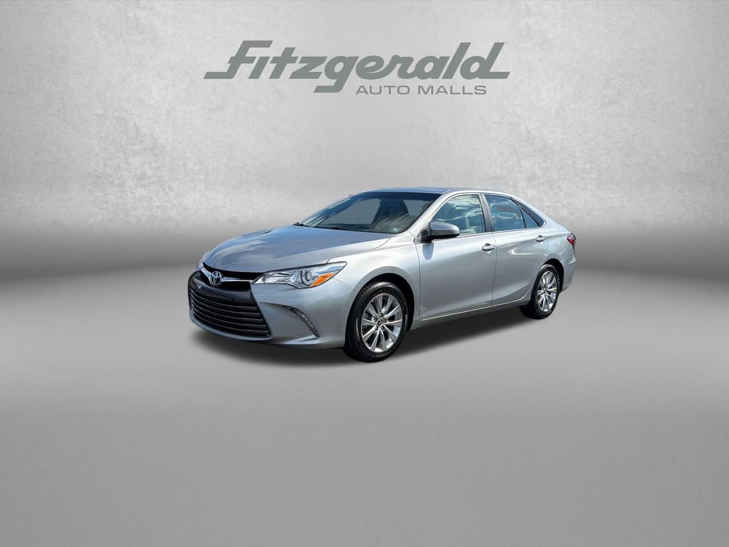 Used 2016 Toyota Camry XLE w/ Moonroof Package FWD image 3