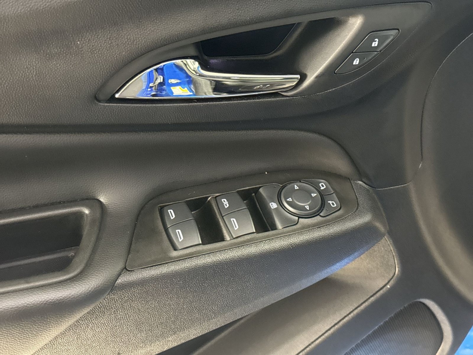 Used 2024 Chevrolet Equinox LT FWD image 16