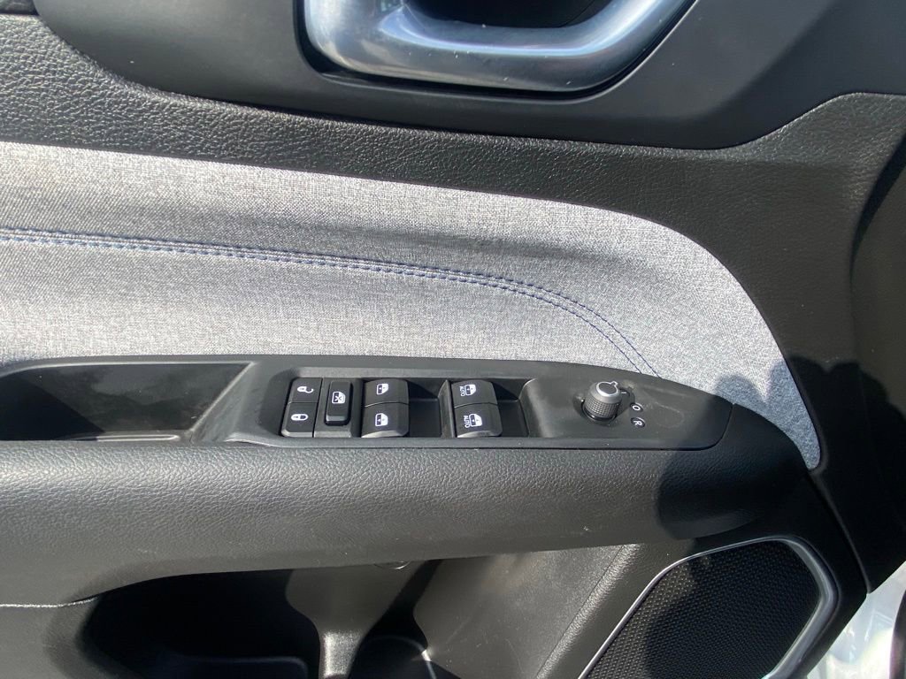 Used 2024 Jeep Compass Latitude image 11