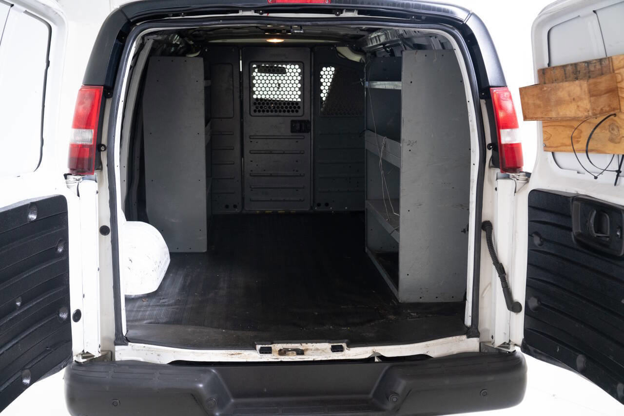 Used 2017 Chevrolet Express 2500 image 24
