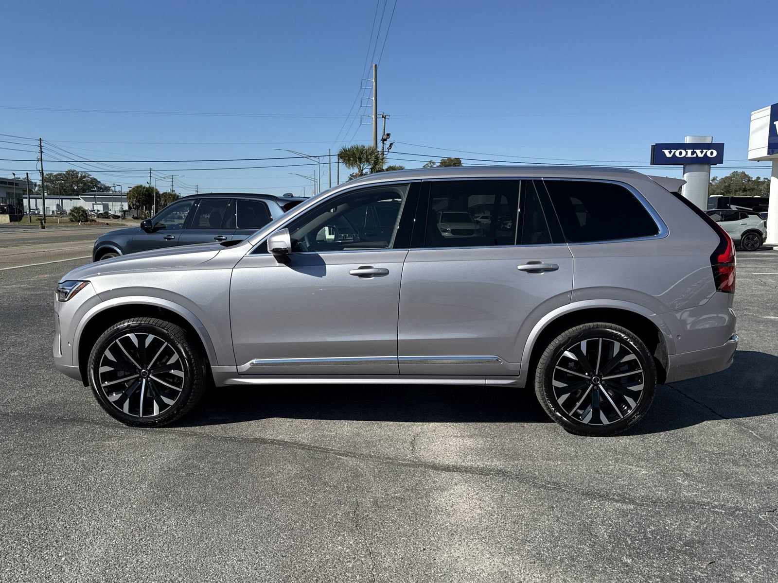 New 2026 Volvo XC90 B6 Plus w/ Protection Package Premier image 2